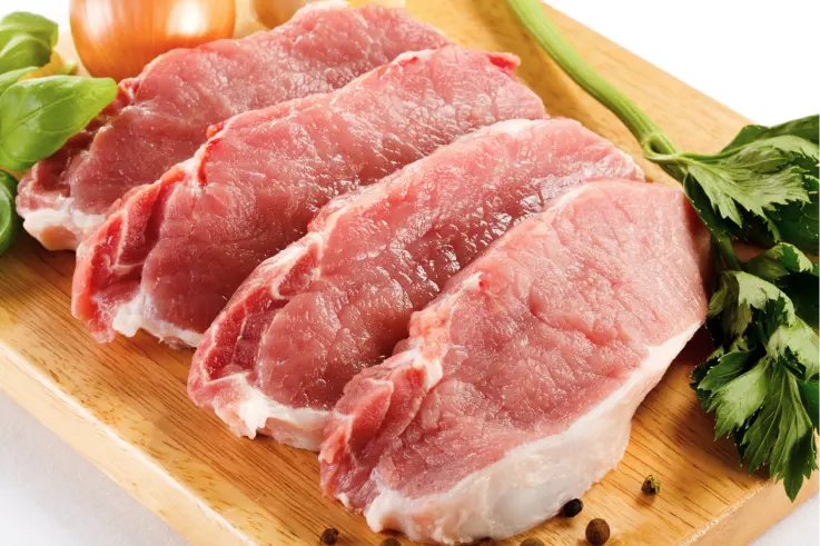 きめ細やかな肉質が特徴的な、新鮮な大津町産ブランド豚「えころとん」の厚切りスライス