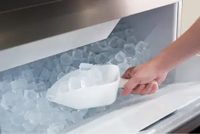 アイシングや飲料用に無料で利用できる製氷機の氷
